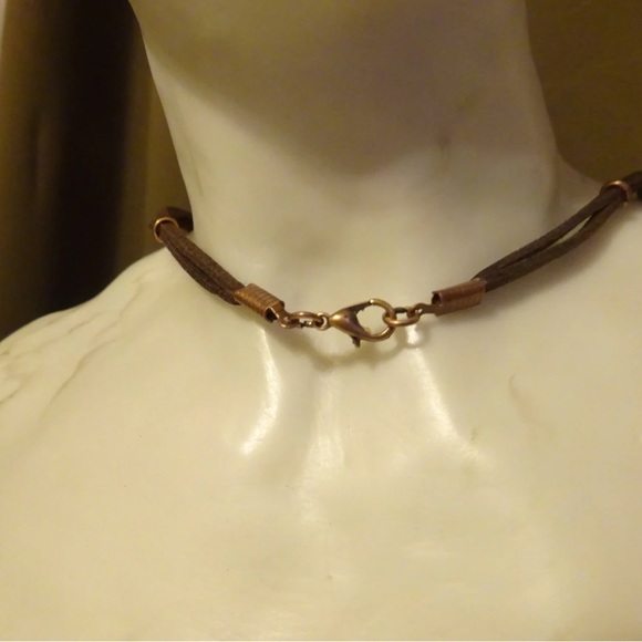 Choker - Picture 4 of 5